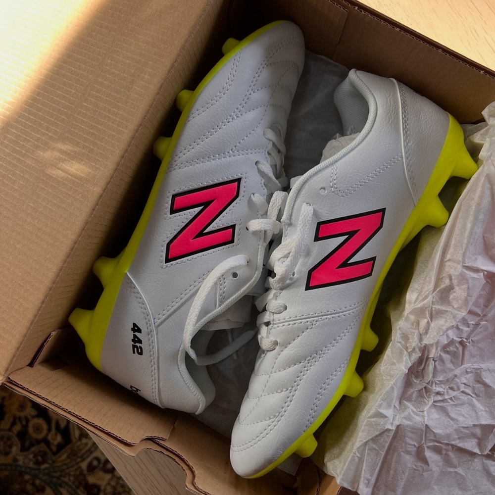 NEVER WORN: New Balance Soccer Cleats